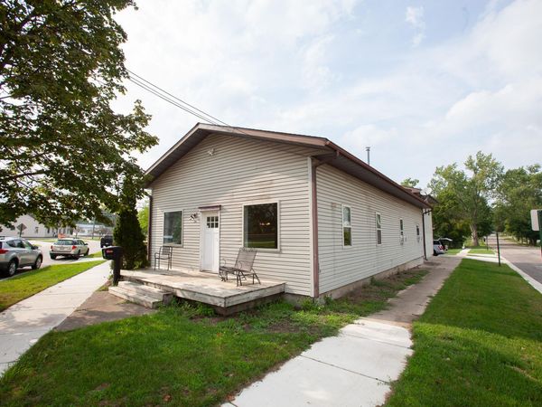 29 Monroe Street, Hillsdale, MI 49242