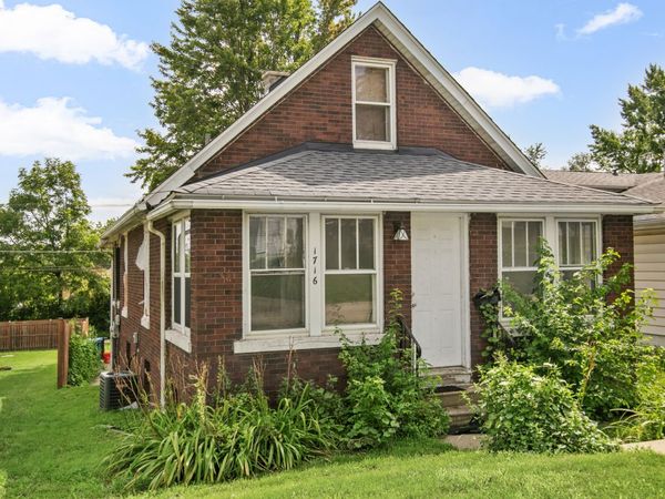 1716 N Hickory Street , Crest Hill, IL 60403