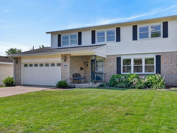 1829 W Catalpa Lane , Mount Prospect, IL 60056