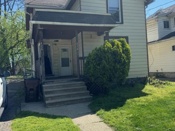 824 Seymour Avenue, Lansing, MI 48906
