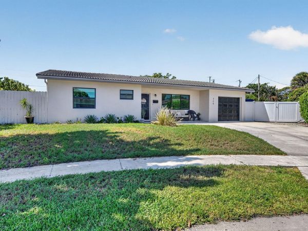 308 SE 2nd Street, Deerfield Beach, FL 33441