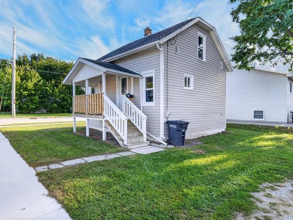 400 W 7TH AVENUE, Oshkosh, WI 54902