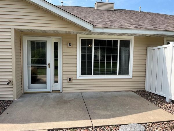 4326 W Robin Meadows Lane, Eau Claire, WI 54701