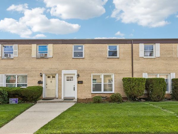852 Colonial Drive , Unit E, Wheeling, IL 60090