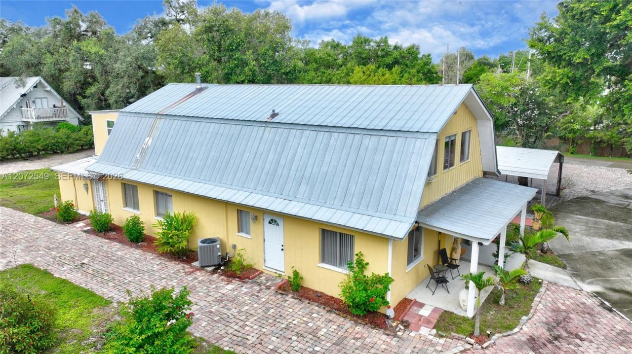 123 Riverbend Dr , La Belle, FL 33935 Photo