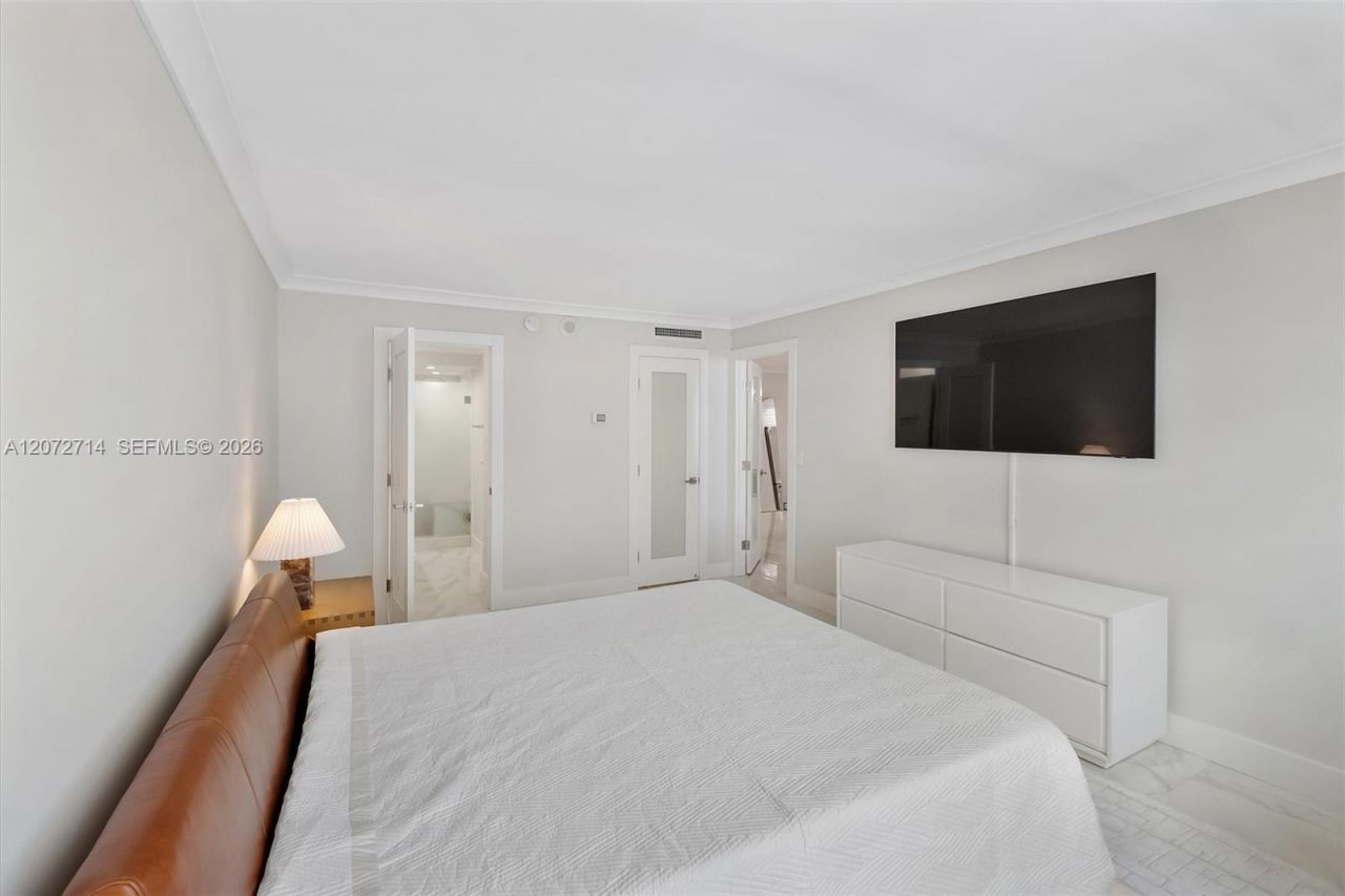 5555 Collins Ave , Unit 16B, Miami Beach, FL 33140 Photo