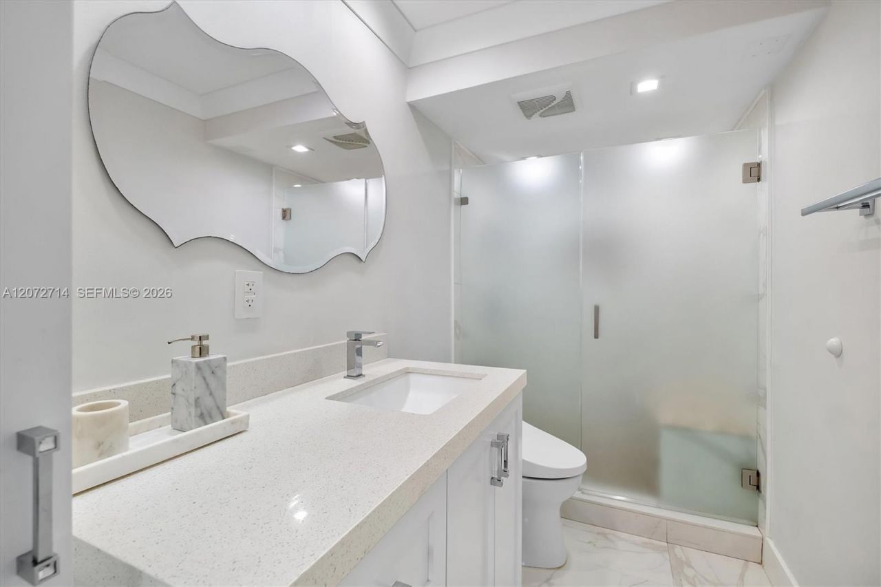 5555 Collins Ave , Unit 16B, Miami Beach, FL 33140 Photo