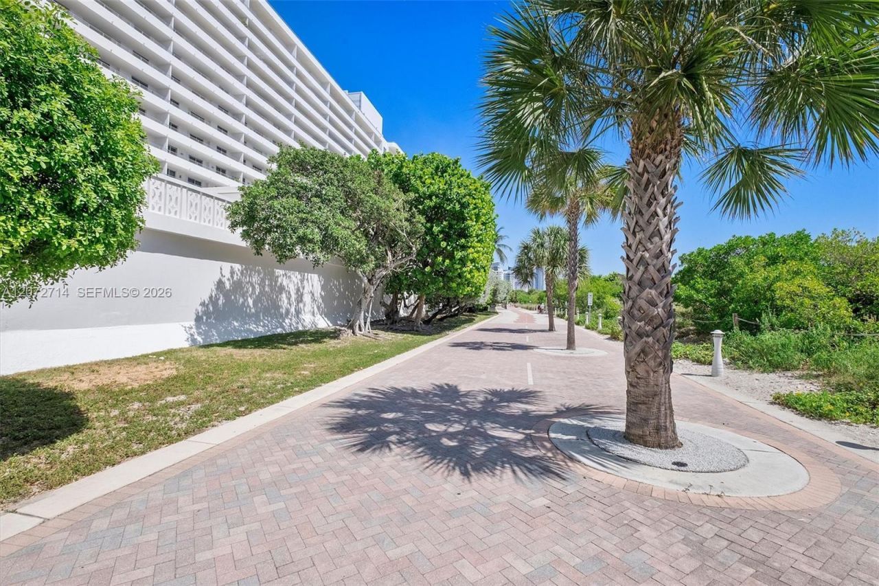 5555 Collins Ave , Unit 16B, Miami Beach, FL 33140 Photo