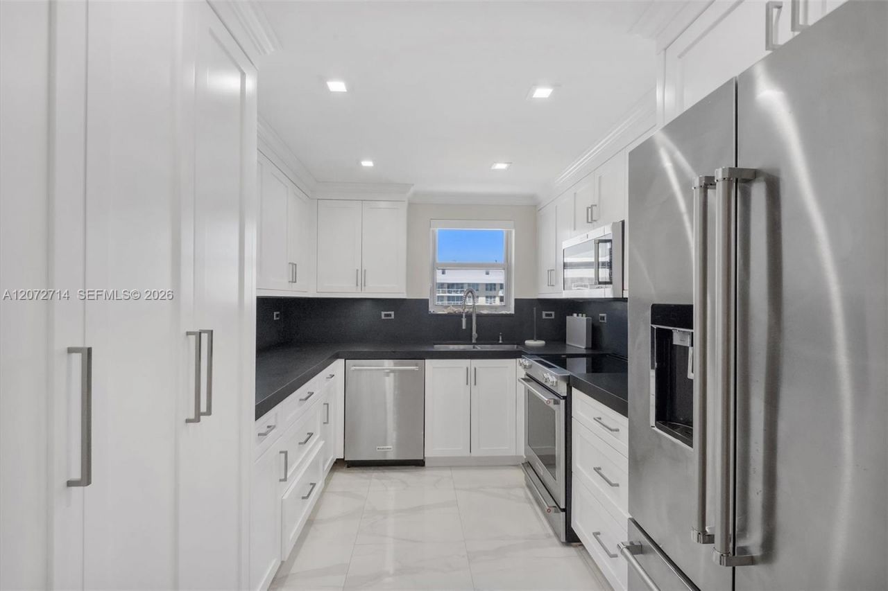 5555 Collins Ave , Unit 16B, Miami Beach, FL 33140 Photo