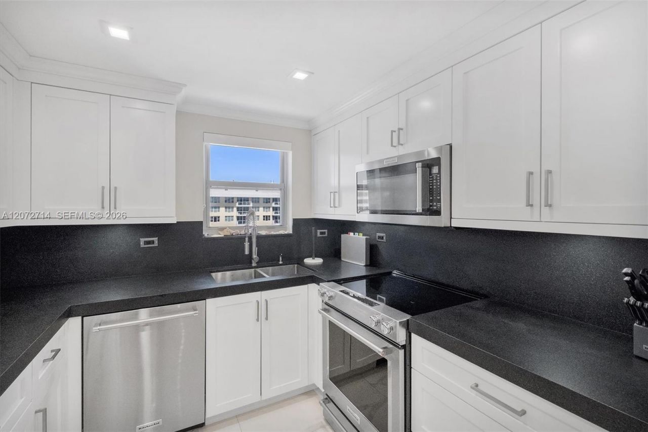 5555 Collins Ave , Unit 16B, Miami Beach, FL 33140 Photo