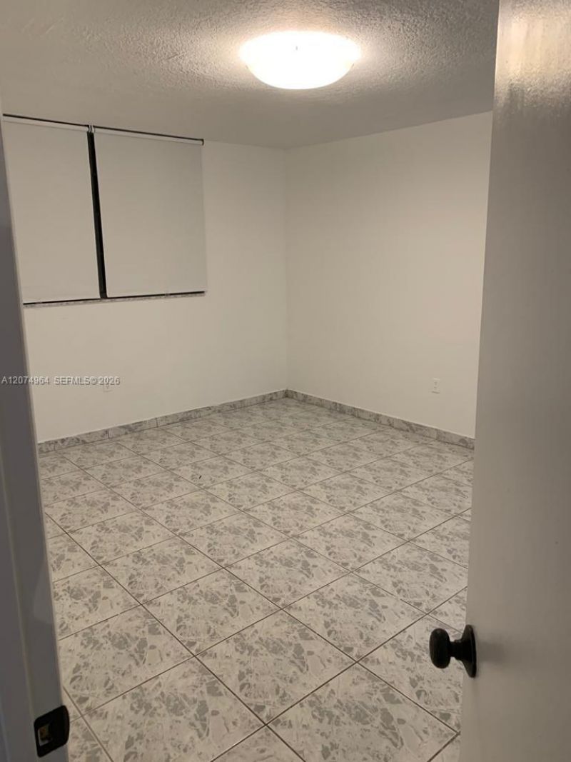 1990 Marseille Dr, Unit 206, Miami Beach, FL 33141 Photo