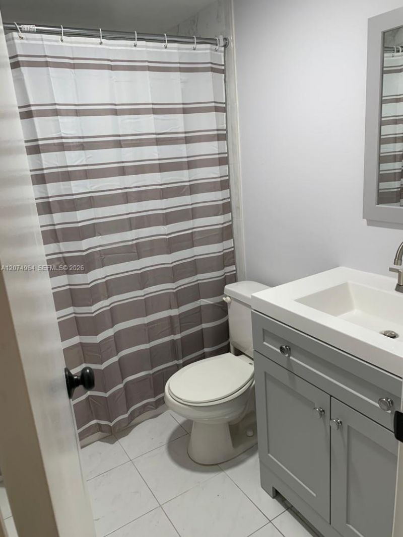 1990 Marseille Dr, Unit 206, Miami Beach, FL 33141 Photo