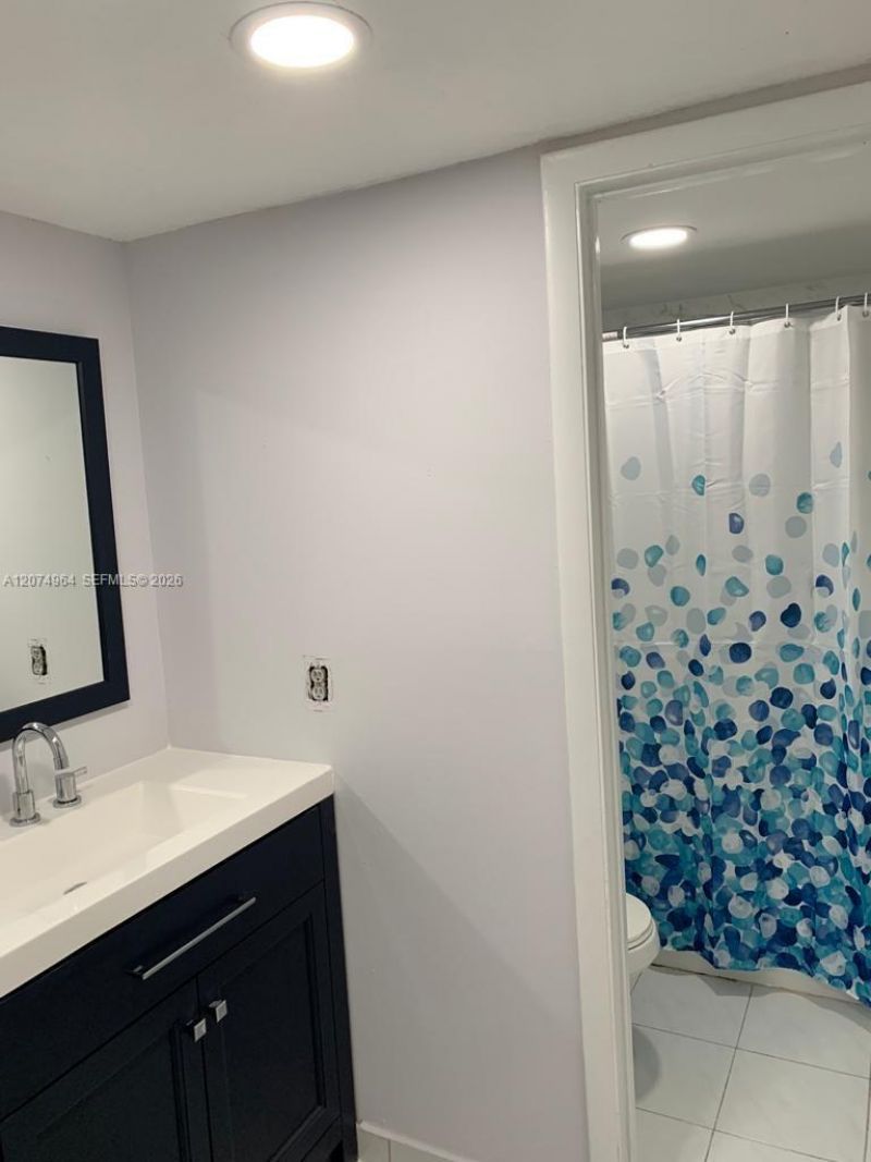 1990 Marseille Dr, Unit 206, Miami Beach, FL 33141 Photo