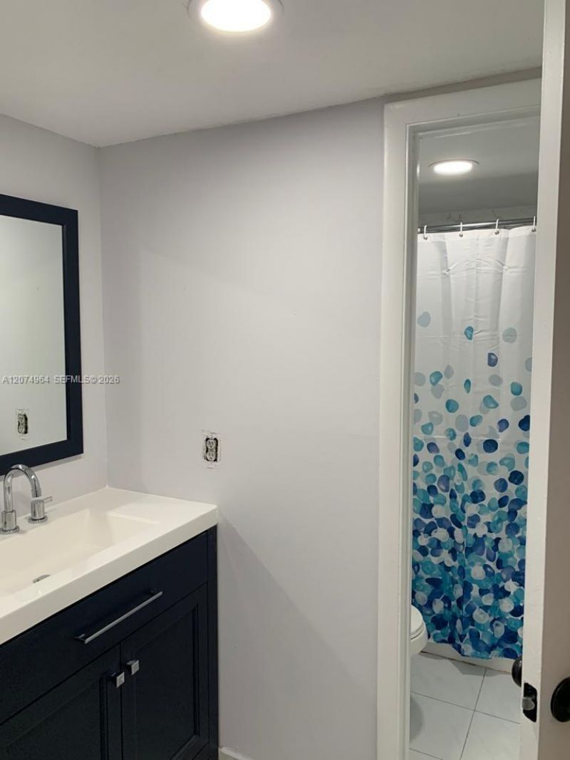 1990 Marseille Dr, Unit 206, Miami Beach, FL 33141 Photo