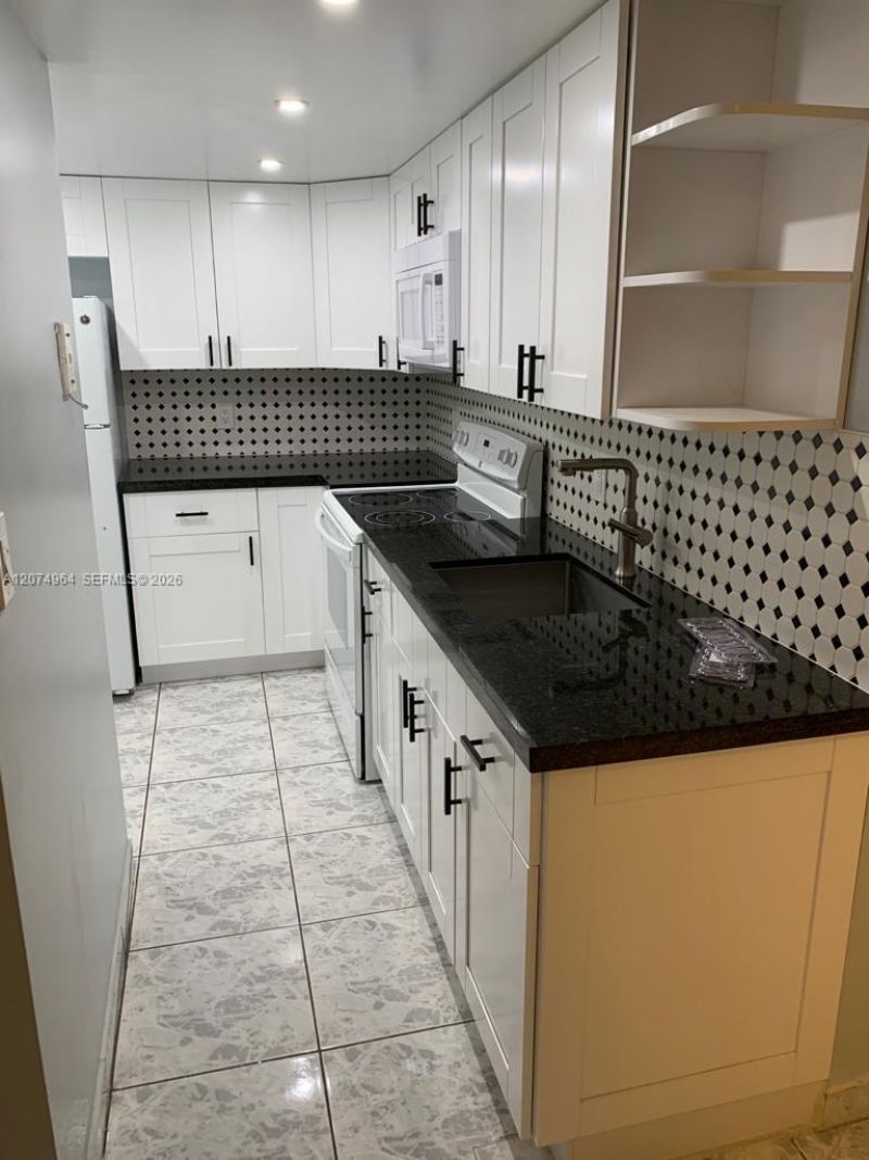 1990 Marseille Dr, Unit 206, Miami Beach, FL 33141 Photo