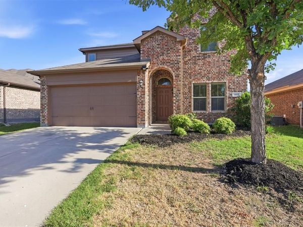 612 River Rock Drive, Azle, TX 76020