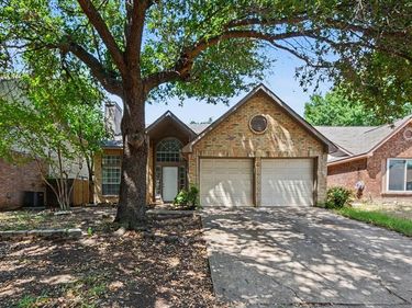 4721 Waterway Drive N, Fort Worth, TX 76137