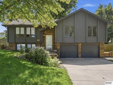 15123 Fieldcrest Drive, Omaha, NE 68154