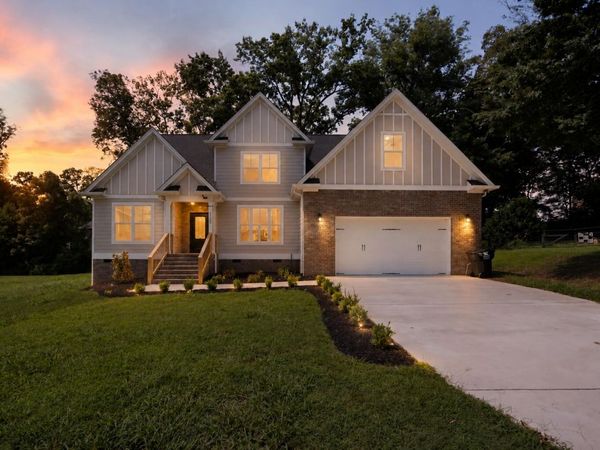 8600 Wading Branch Court, Ooltewah, TN 37363