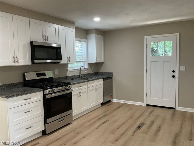 38397 Dolores Drive, Eastlake, OH 44095 Photo 4
