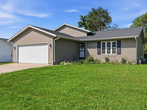 301 Ridgeview Drive, Lake Mills, WI 53551