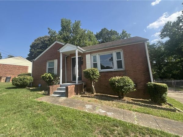 902 Ross Avenue , Greensboro, NC 27406