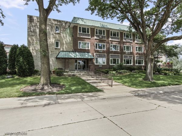 2812 E Bel Aire Drive , Unit 303, Arlington Heights, IL 60004