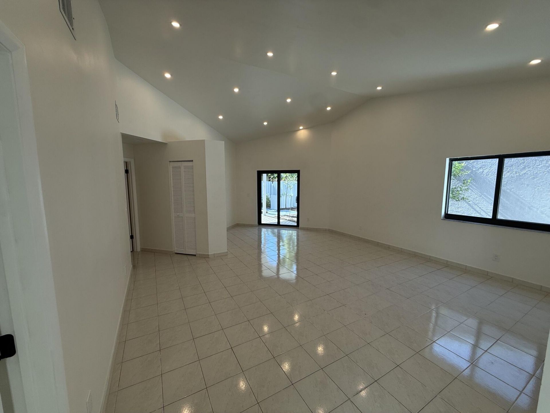 1160 SW 111th Avenue, Pembroke Pines, FL 33025 Photo