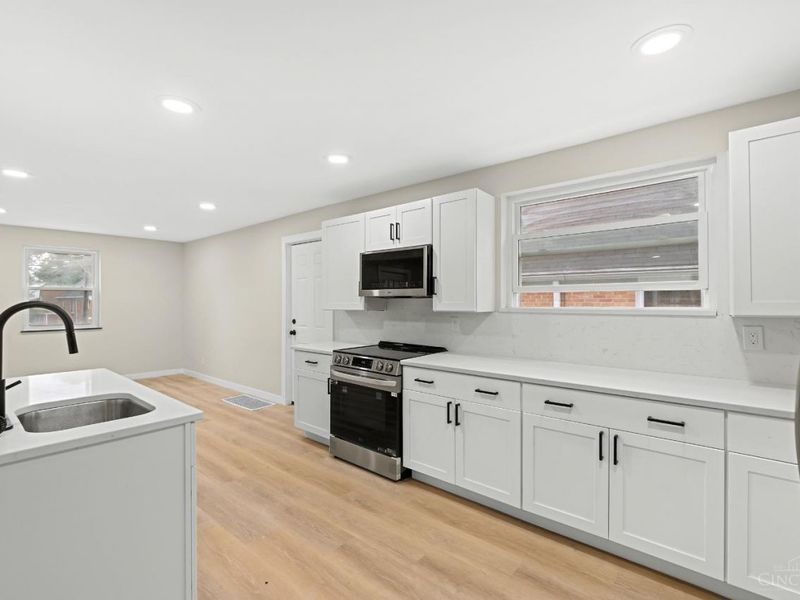 6025 Connecticut Court, Cincinnati, OH 45224 Photo 10