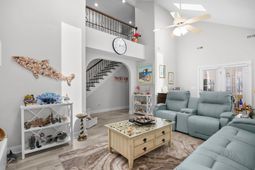 867 Cardinal Pl. photo 4