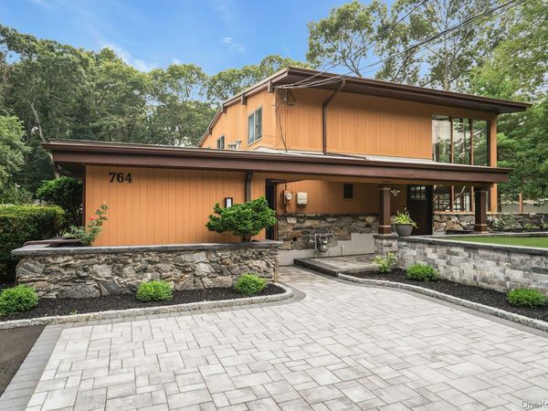764 Vanderbilt Parkway , Dix Hills, NY 11746