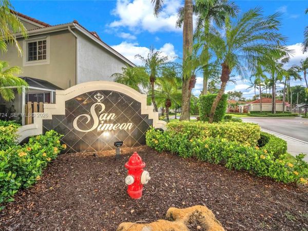 3692 San Simeon Cir , Weston, FL 33331