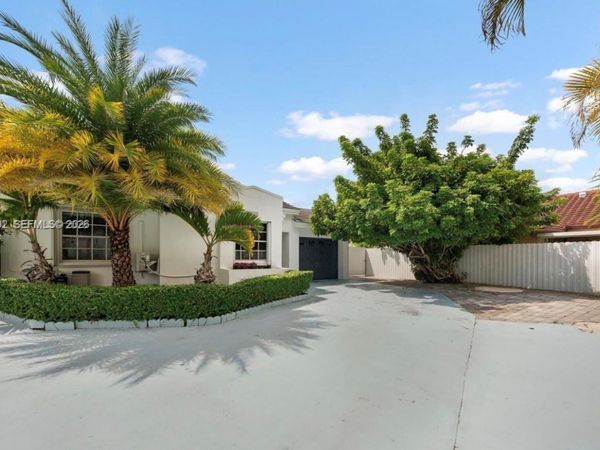 15642 SW 59th St , Miami, FL 33193