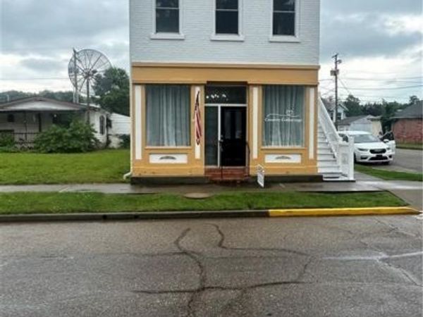 501 Main Street , Dresden, OH 43821