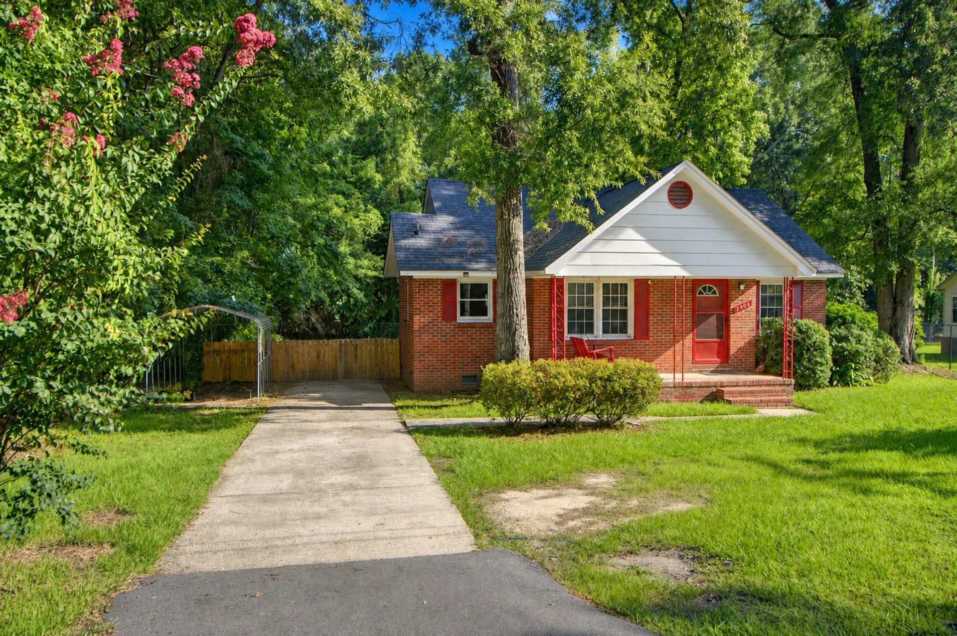2604 N Oakridge Circle Photo 1