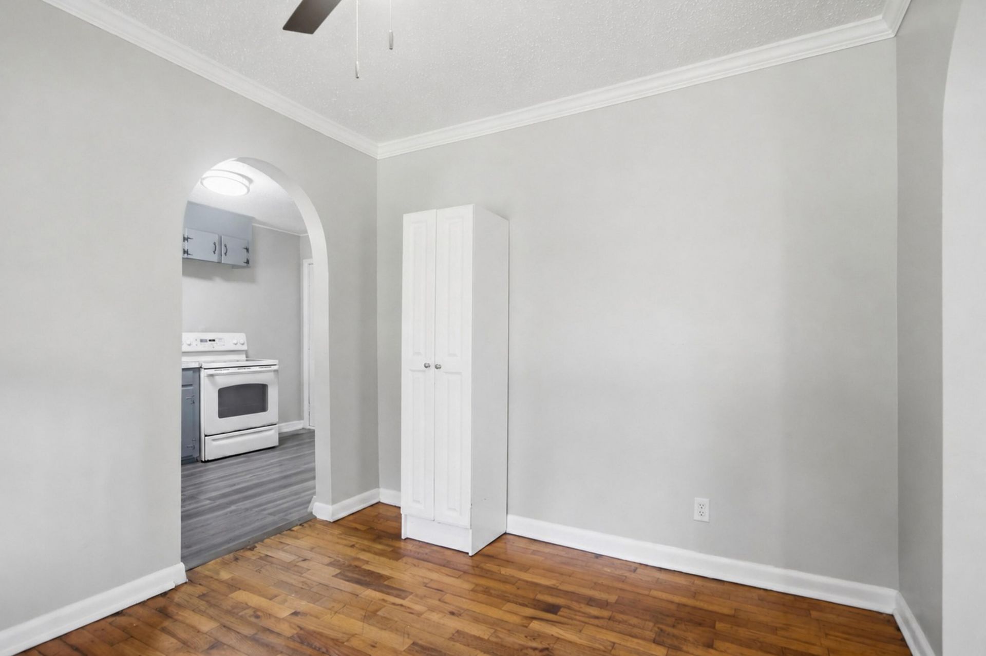 2604 N Oakridge Circle Photo 10