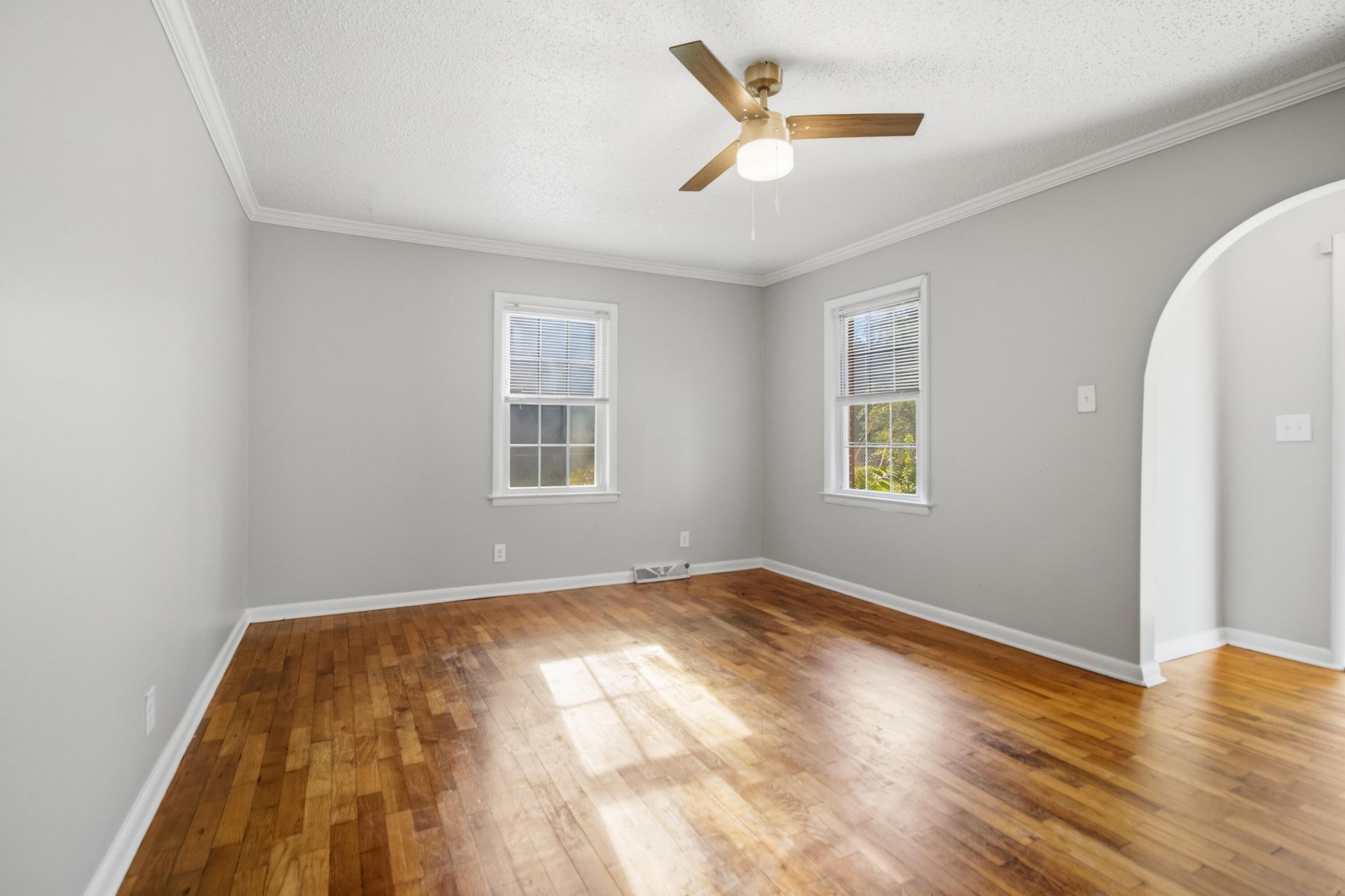 2604 N Oakridge Circle Photo 11