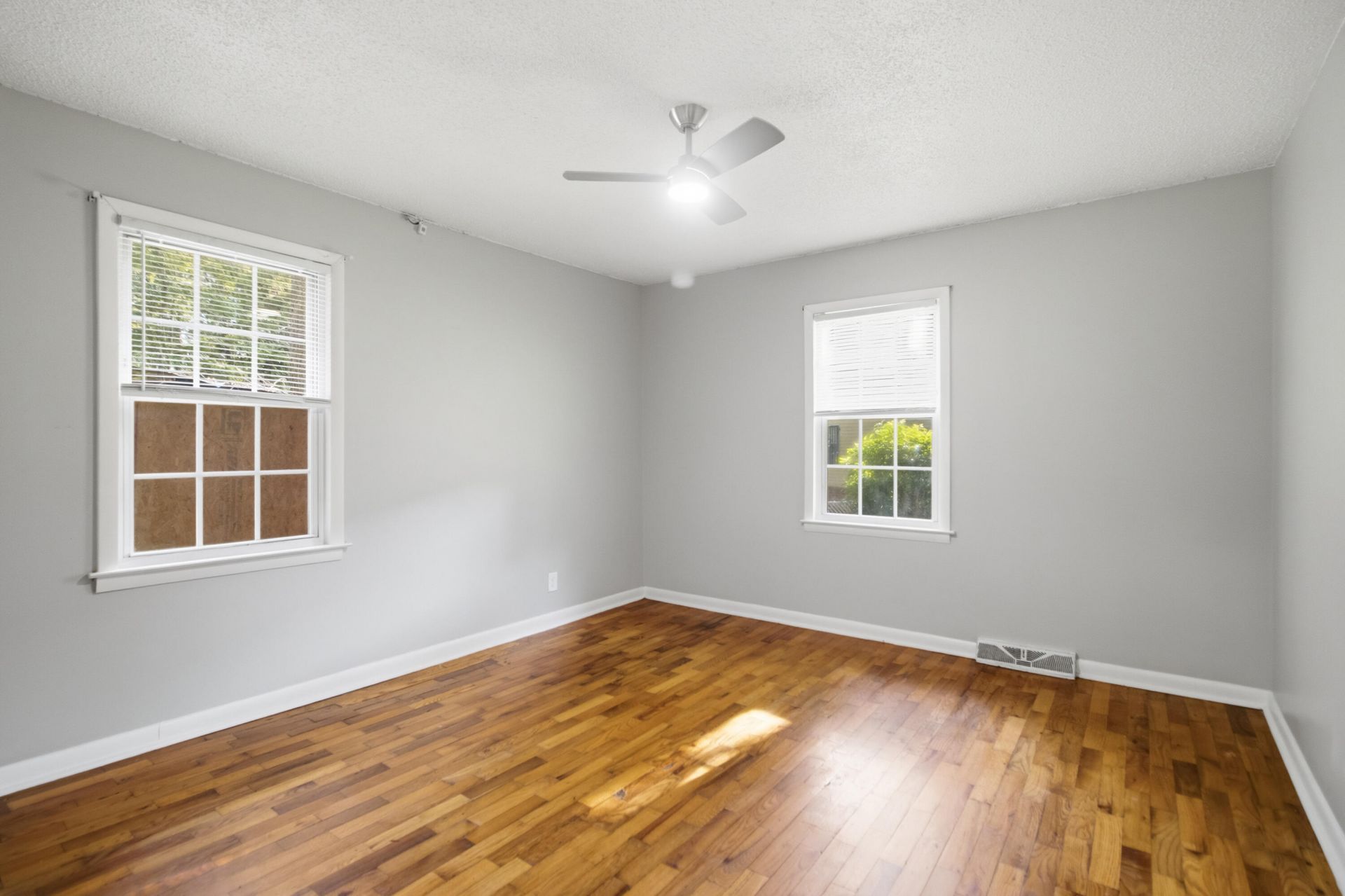2604 N Oakridge Circle Photo 17