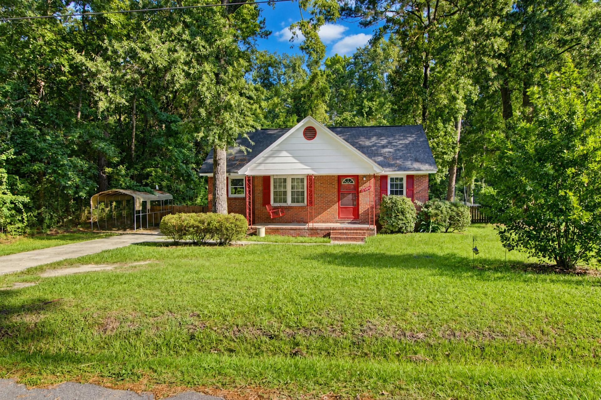 2604 N Oakridge Circle Photo 2