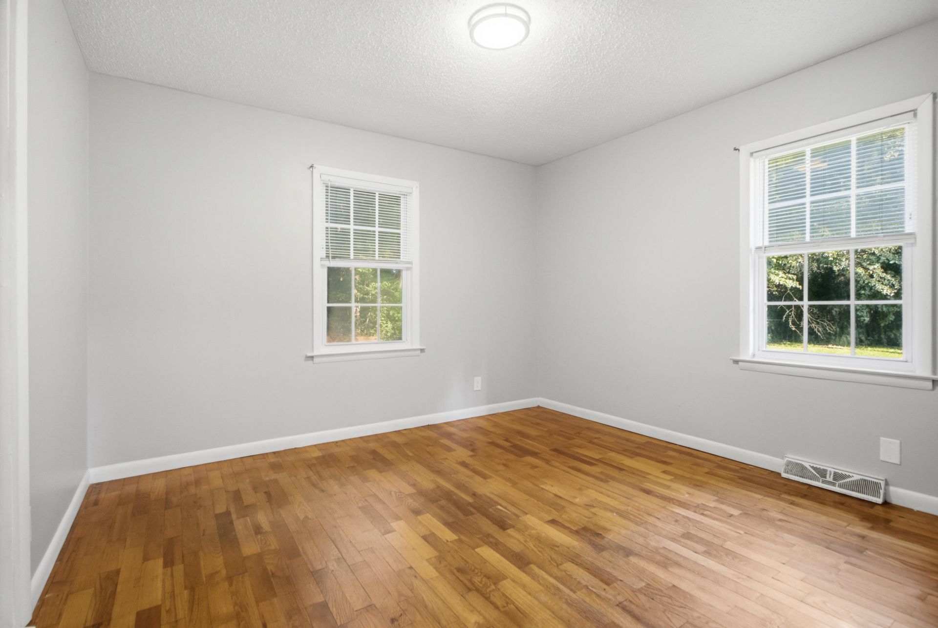 2604 N Oakridge Circle Photo 21