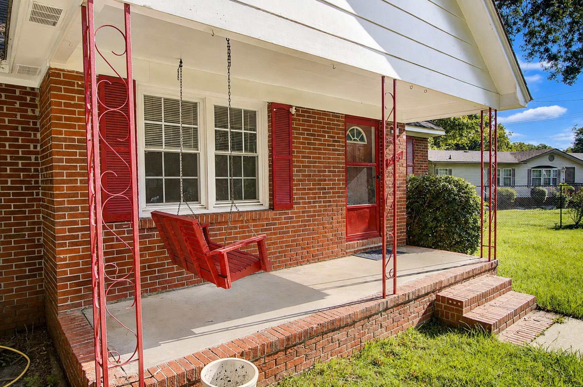 2604 N Oakridge Circle Photo 3