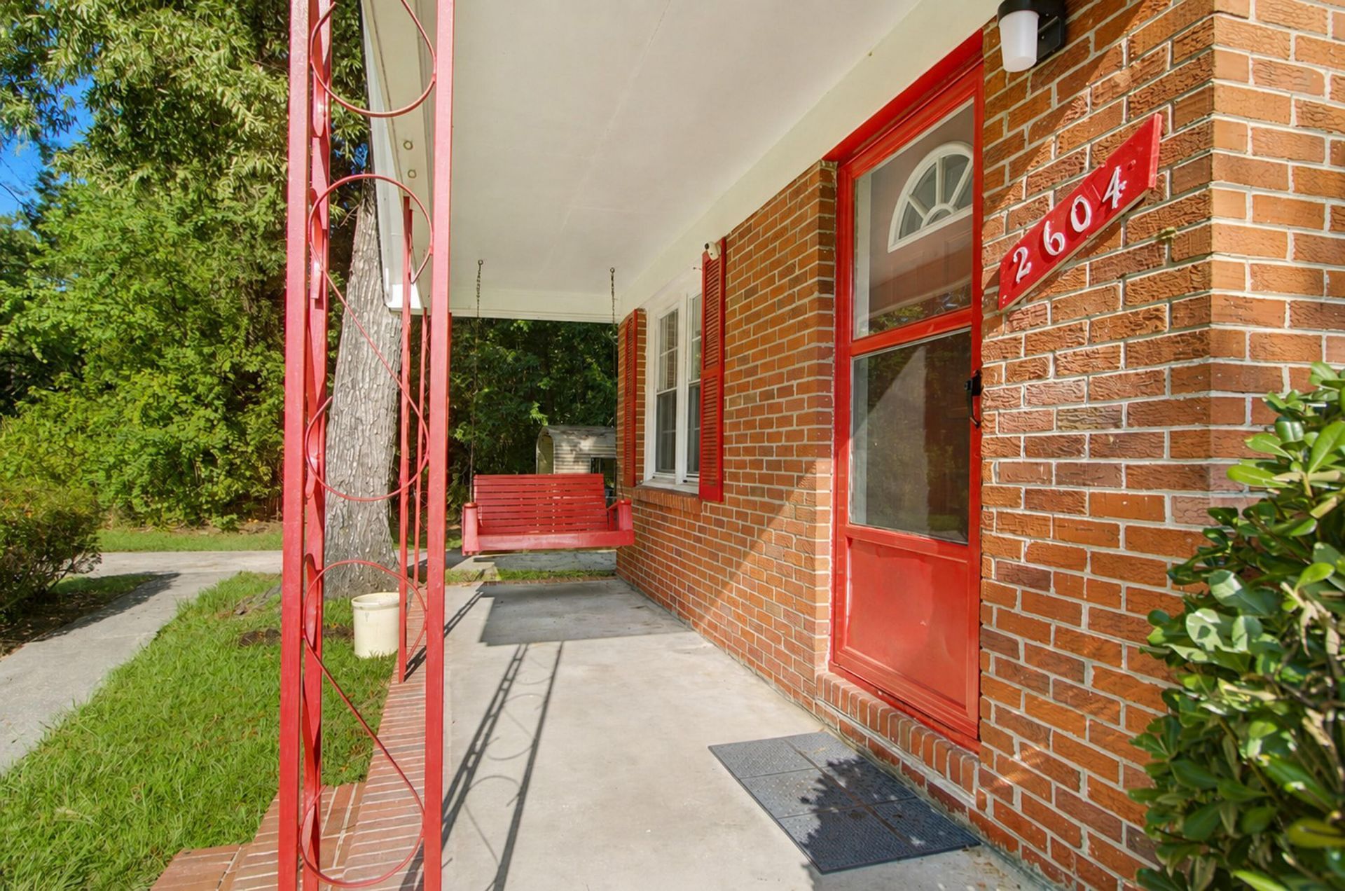 2604 N Oakridge Circle Photo 4