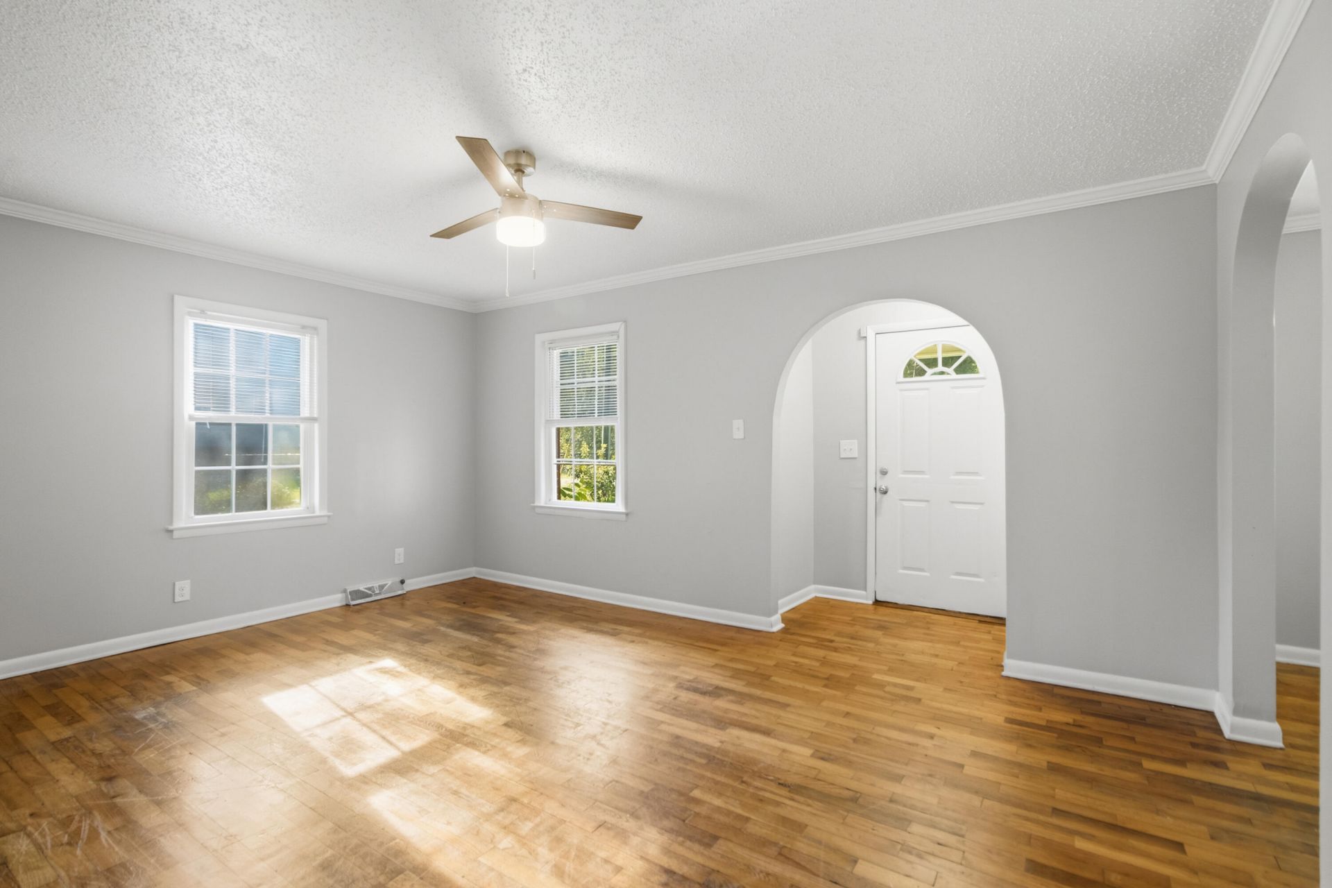 2604 N Oakridge Circle Photo 7