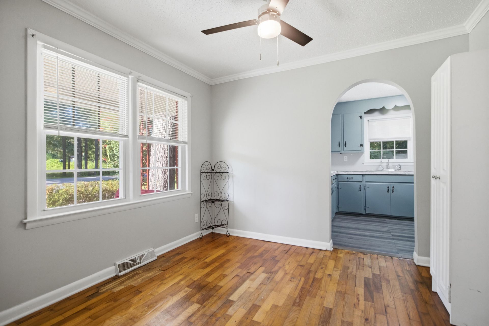 2604 N Oakridge Circle Photo 9
