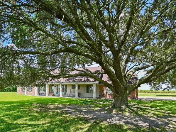 6806 Section Rd, Port Allen, LA 70767