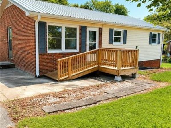 147 Snow Hill Drive , Dobson, NC 27017
