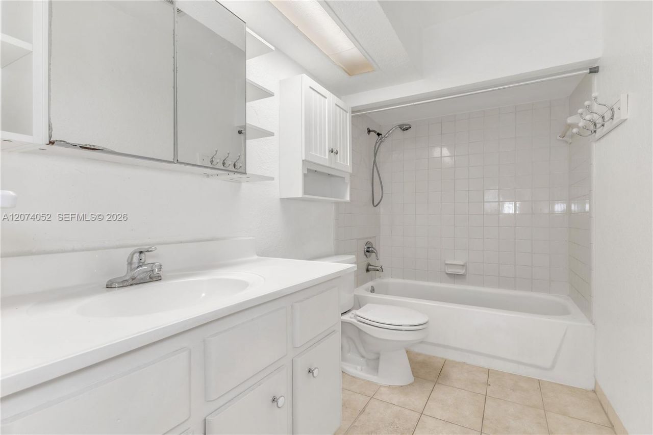 2175 NE 56th St , Unit 103, Fort Lauderdale, FL 33308 Photo