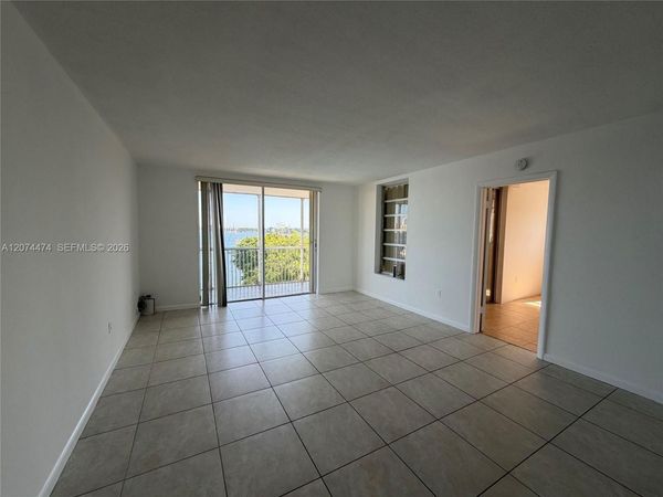 2910 Point East Dr , Unit M514, Aventura, FL 33160
