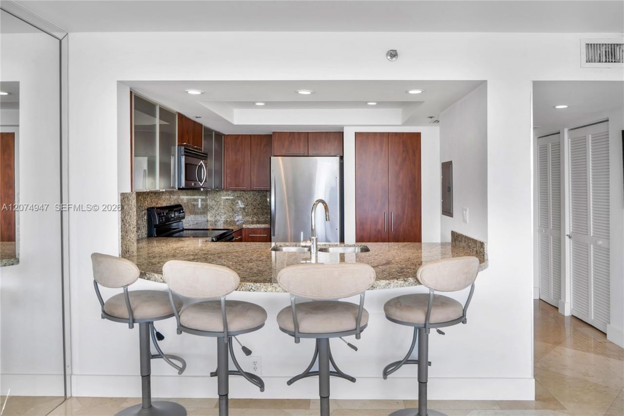 400 S Pointe Dr , Unit 505, Miami Beach, FL 33139 Photo