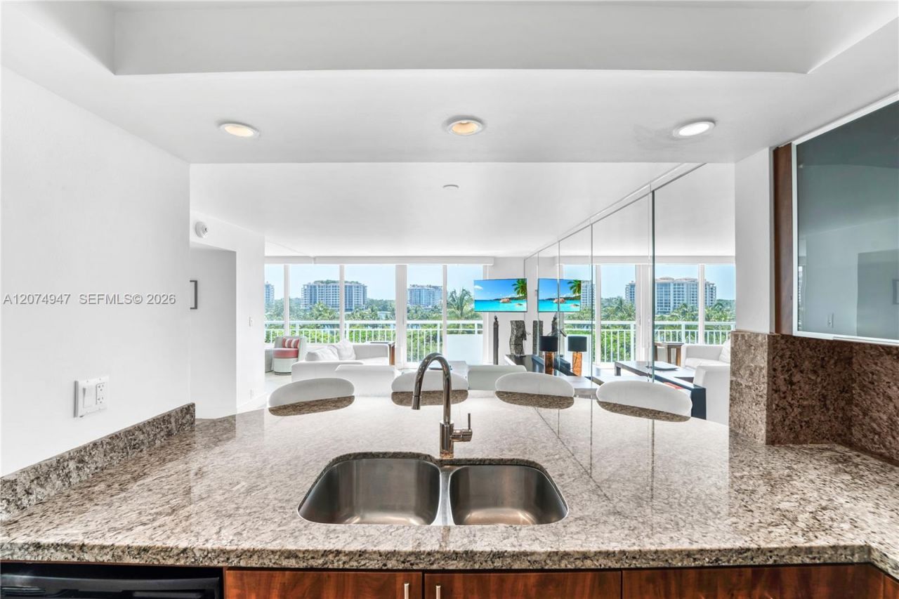 400 S Pointe Dr , Unit 505, Miami Beach, FL 33139 Photo